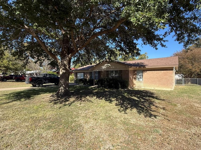 2206 12th Street, Brownwood TX 76801 - Photo 2
