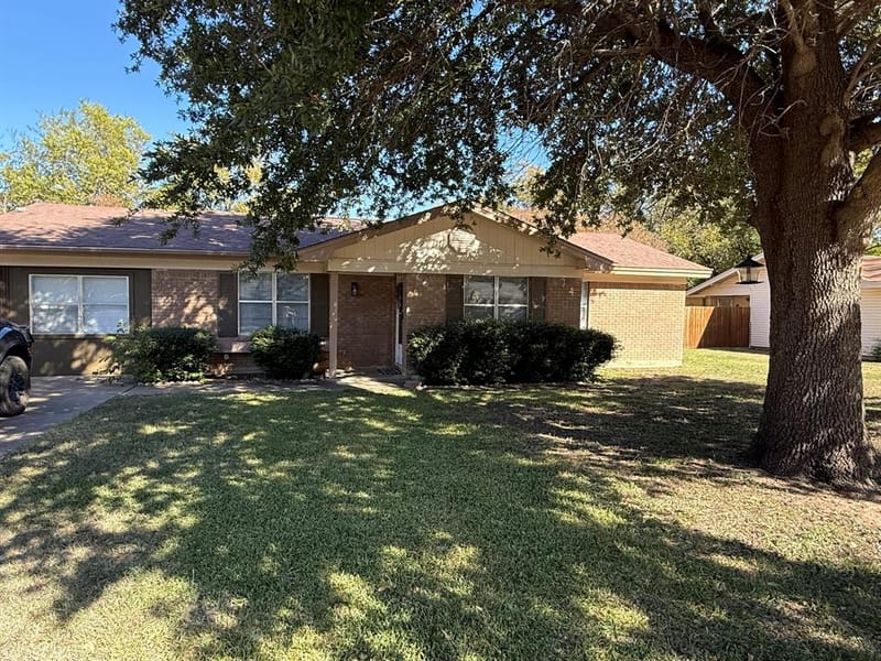 2206 12th Street, Brownwood TX 76801