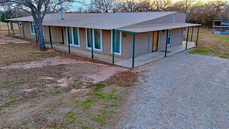 584 W Alamo Road, Bowie TX 76230 - Photo 9