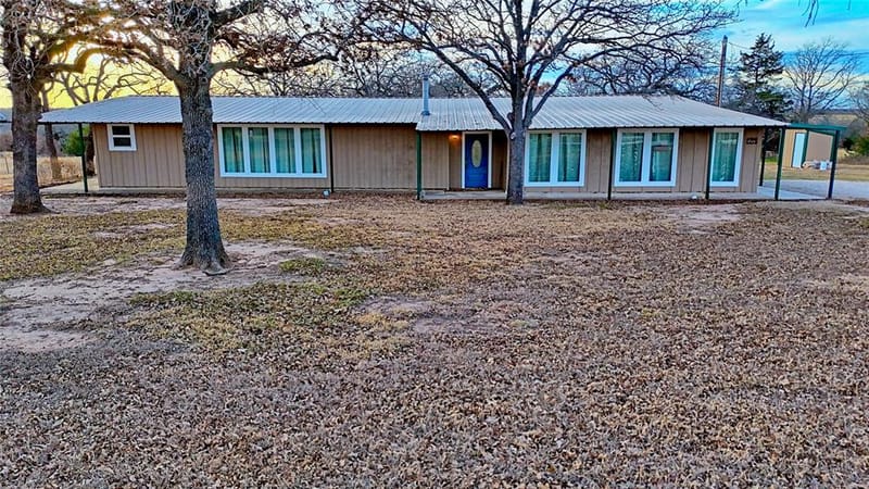 584 W Alamo Road, Bowie TX 76230 - Photo 8