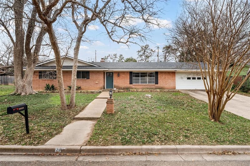 2208 Lake Forest Drive, Waco TX 76708 - Photo 2