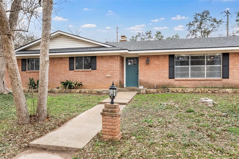 2208 Lake Forest Drive, Waco TX 76708