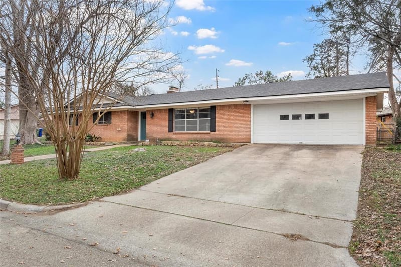 2208 Lake Forest Drive, Waco TX 76708 - Photo 4