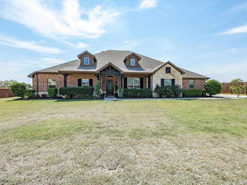 217 Heather Lane, Decatur TX 76234 - Photo 2