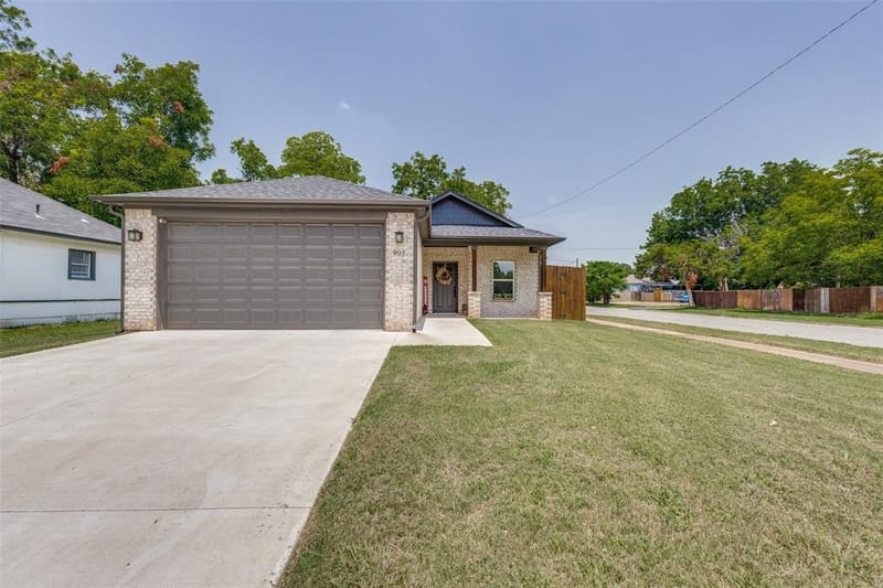 901 W Owing Street, Denison TX 75020 - Photo 2
