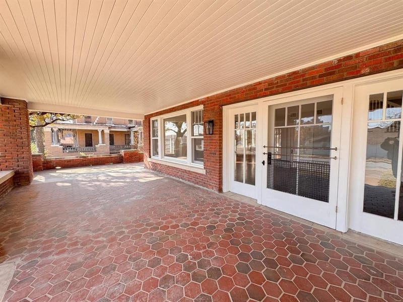 211 NW 4th Avenue, Mineral Wells TX 76067 - Photo 2