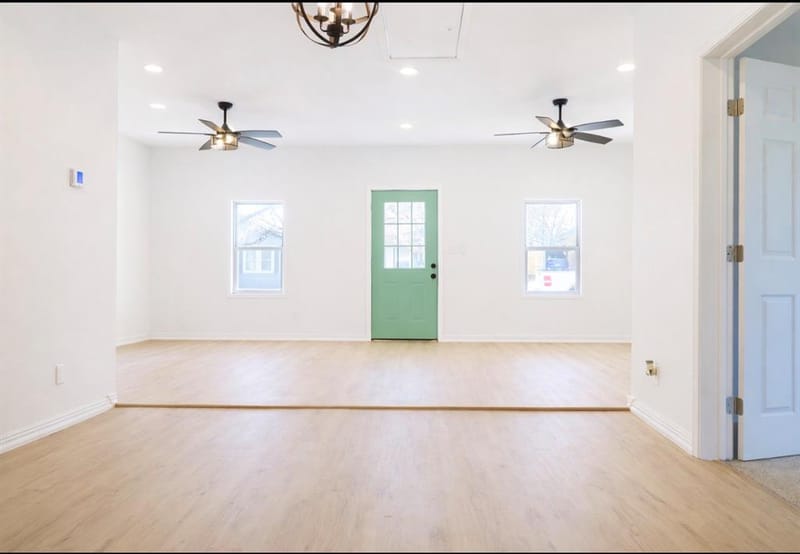 811 W Day Street, Denison TX 75020 - Photo 2