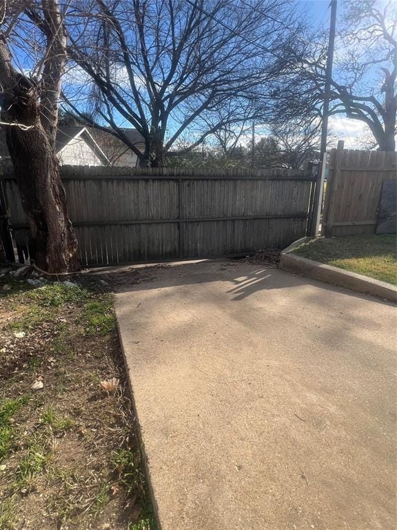 10636 Wessex Drive, Dallas TX 75217 - Photo 16