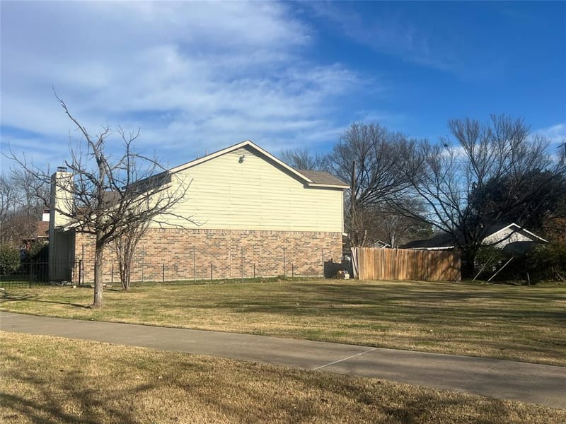 10636 Wessex Drive, Dallas TX 75217 - Photo 12