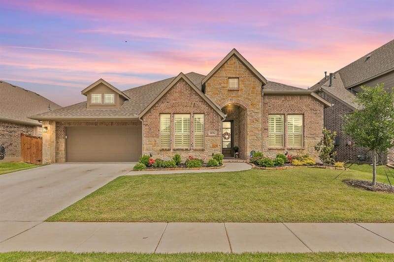 1076 Fleetwood Drive, Justin TX 76247 - Photo 2
