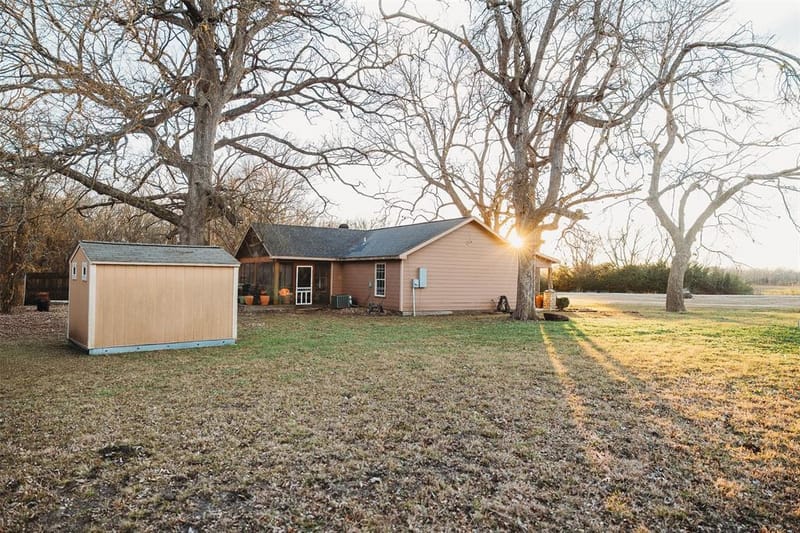6078 E Line Road, Whitewright TX 75491 - Photo 32