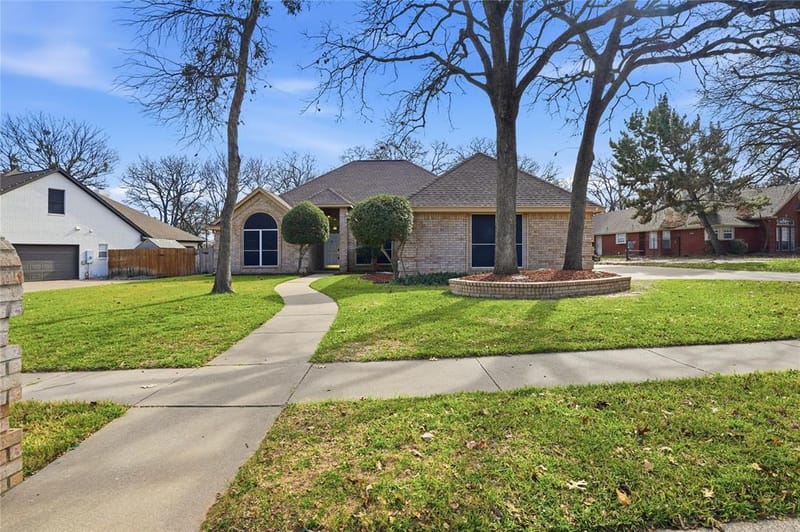 1312 Crows Nest Court, Azle TX 76020 - Photo 5