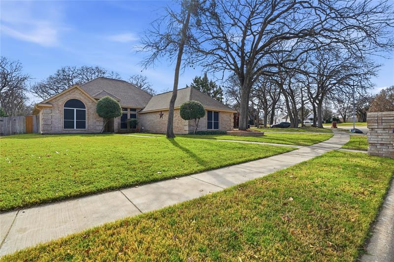 1312 Crows Nest Court, Azle TX 76020 - Photo 4