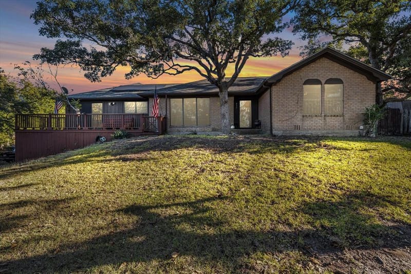 837 White Oak Drive, Woodway TX 76712