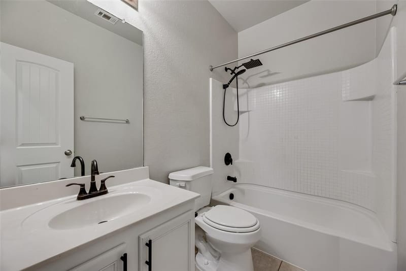 1724 Murphy Court, Providence Village TX 76227 - Photo 20