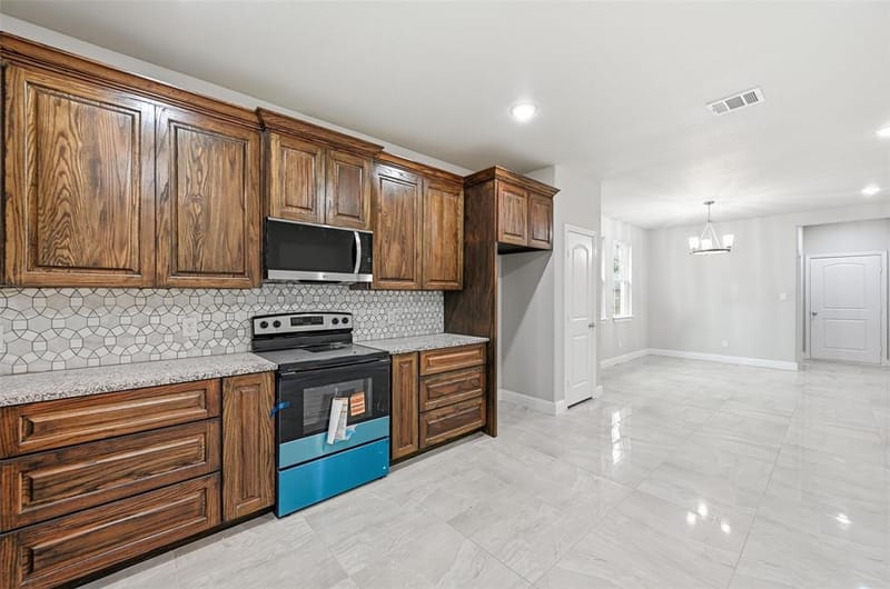 306 Lewis Street, Cleburne TX 76031 - Photo 6