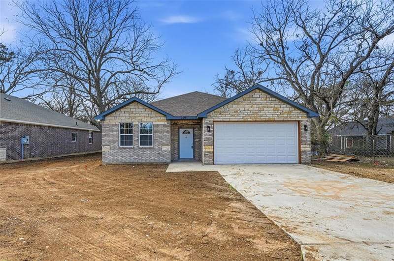306 Lewis Street, Cleburne TX 76031