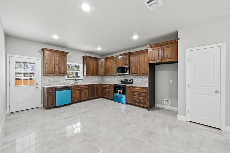306 Lewis Street, Cleburne TX 76031 - Photo 8