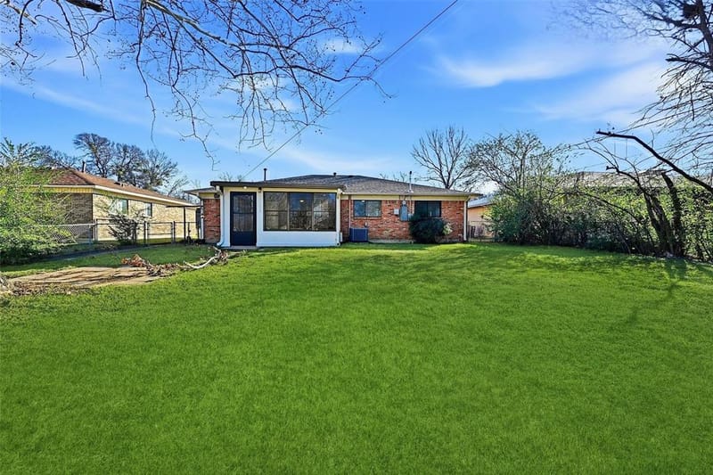 105 N Wood Avenue, Denison TX 75020 - Photo 23