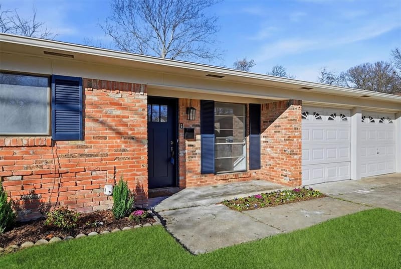 105 N Wood Avenue, Denison TX 75020 - Photo 2