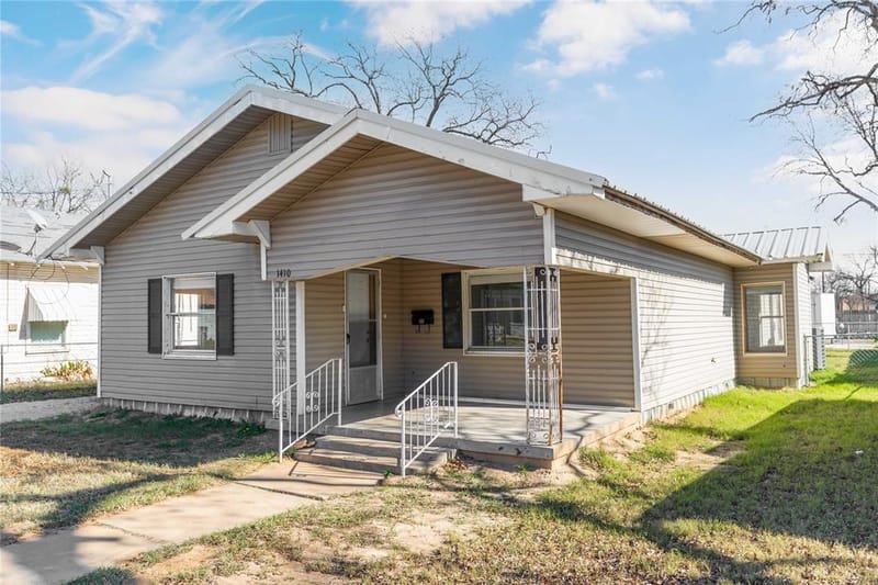 1410 Avenue E, Brownwood TX 76801 - Photo 2