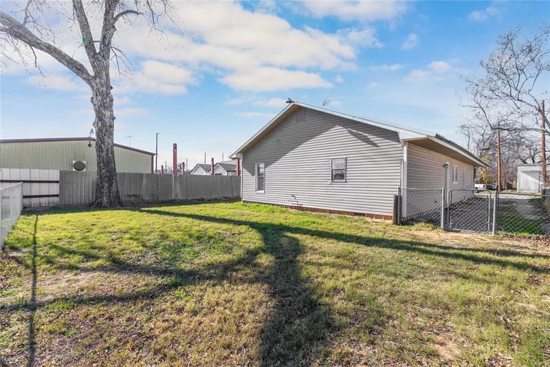 1410 Avenue E, Brownwood TX 76801 - Photo 26