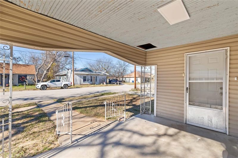 1410 Avenue E, Brownwood TX 76801 - Photo 5