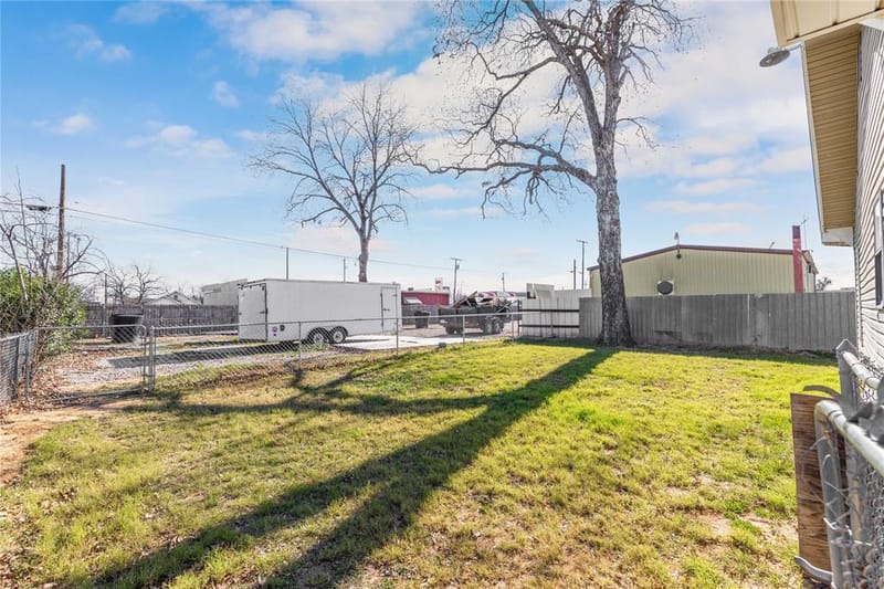 1410 Avenue E, Brownwood TX 76801 - Photo 25