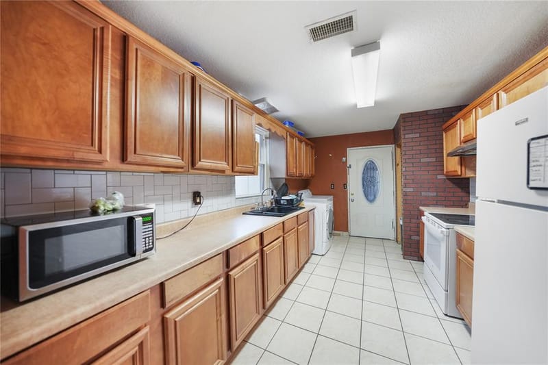 3906 Henderson Street, Greenville TX 75401 - Photo 3