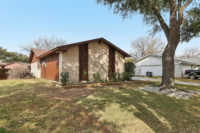 326 E Ferndale Lane, Grand Prairie TX 75052 - Photo 2