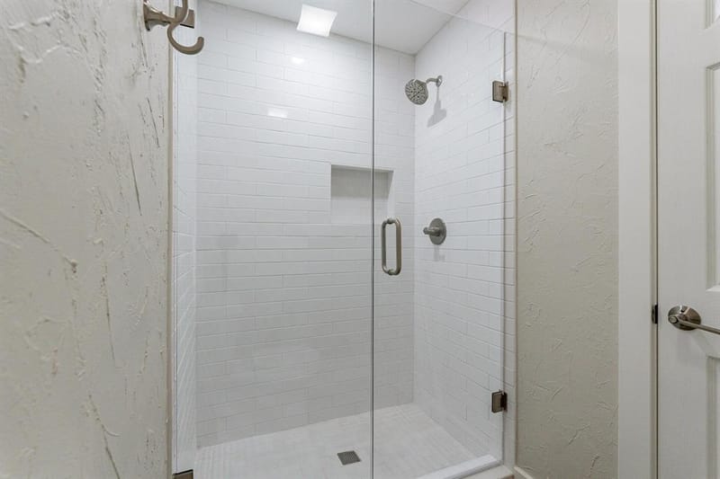 2105 Castle Oaks Drive, Arlington TX 76012 - Photo 23