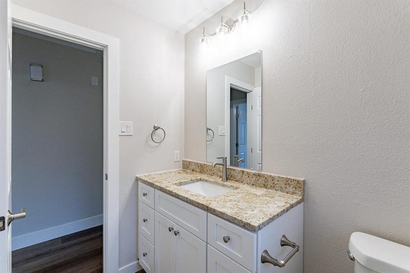 2105 Castle Oaks Drive, Arlington TX 76012 - Photo 7