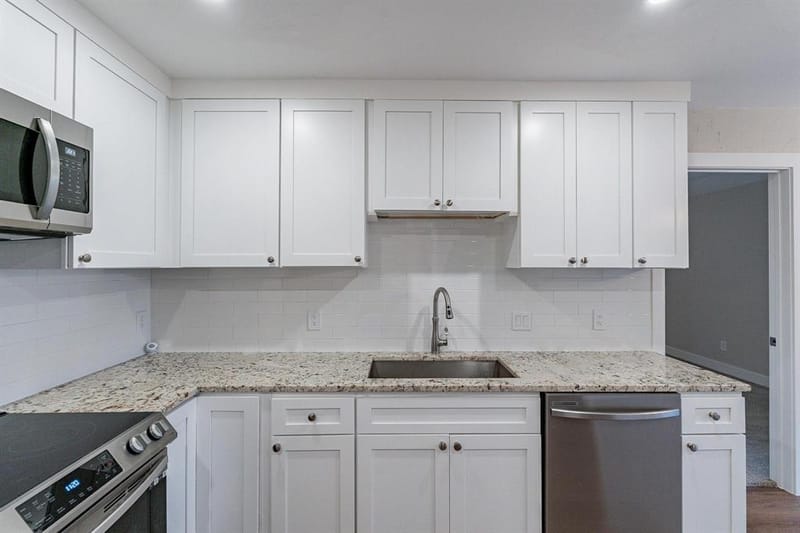 2105 Castle Oaks Drive, Arlington TX 76012 - Photo 9