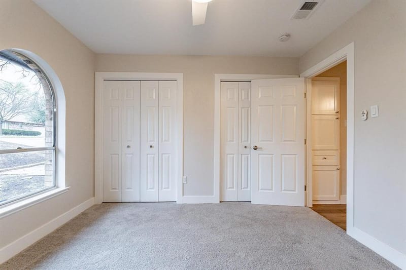 2105 Castle Oaks Drive, Arlington TX 76012 - Photo 4