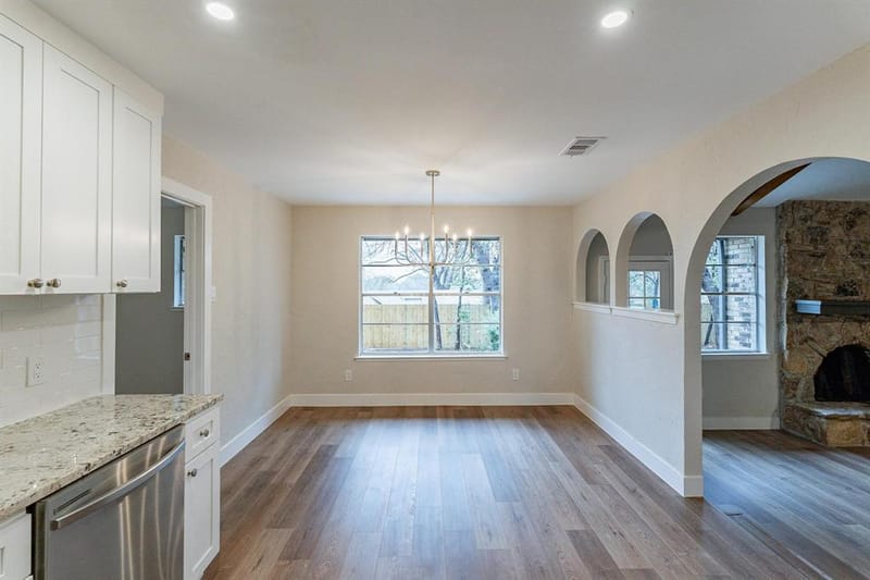 2105 Castle Oaks Drive, Arlington TX 76012 - Photo 8