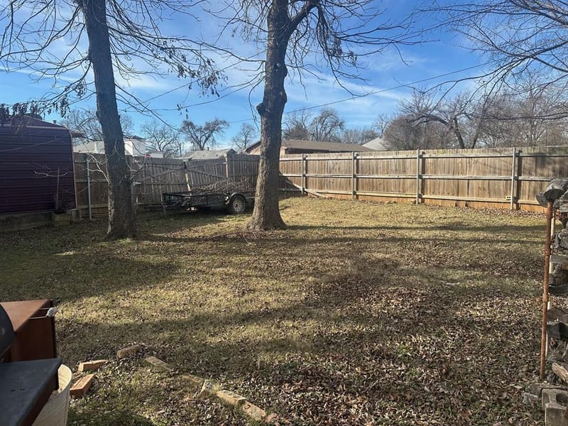 631 W Walker Street, Denison TX 75020 - Photo 12