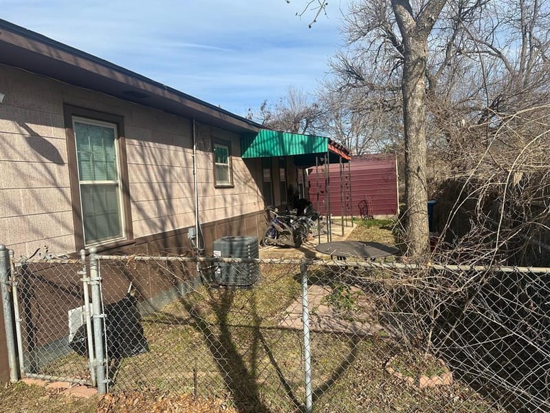 631 W Walker Street, Denison TX 75020 - Photo 7