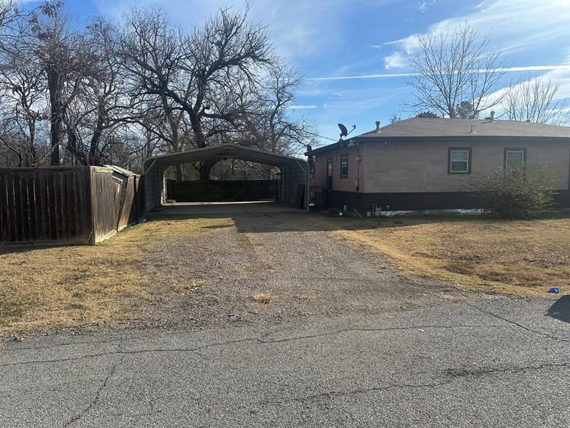 631 W Walker Street, Denison TX 75020 - Photo 3
