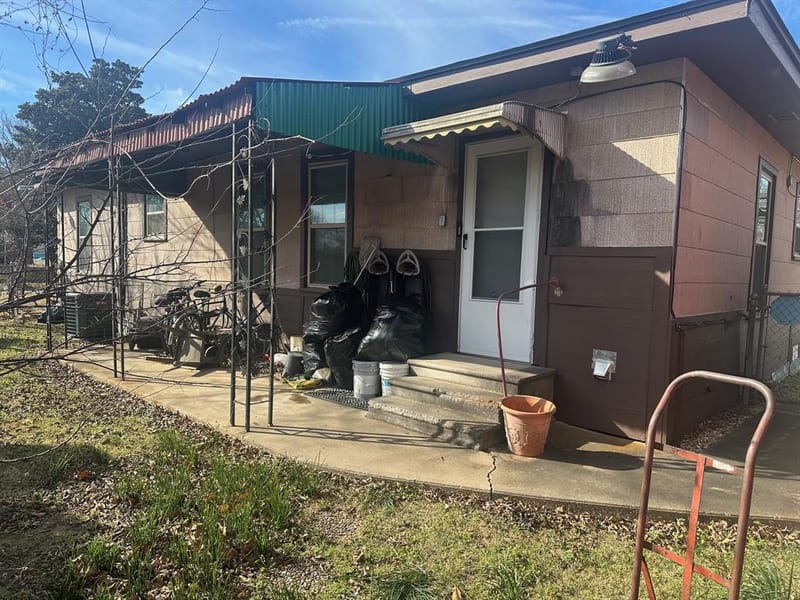 631 W Walker Street, Denison TX 75020 - Photo 9