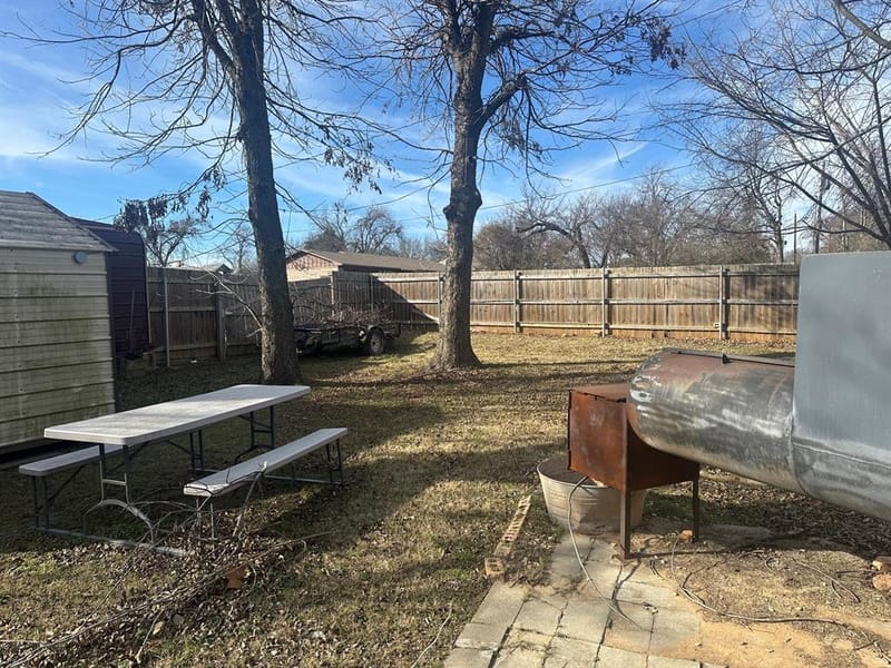 631 W Walker Street, Denison TX 75020 - Photo 11