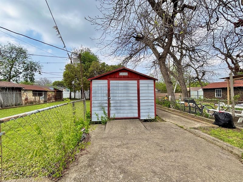 619 Delaware Street, Dallas TX 75208 - Photo 13
