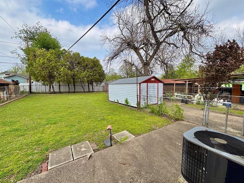 619 Delaware Street, Dallas TX 75208 - Photo 12