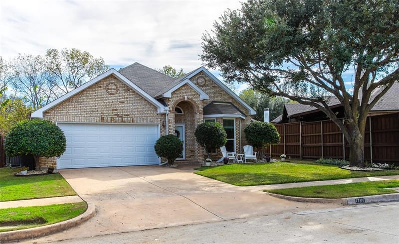 1706 Hollow Creek Court, Garland TX 75040 - Photo 6