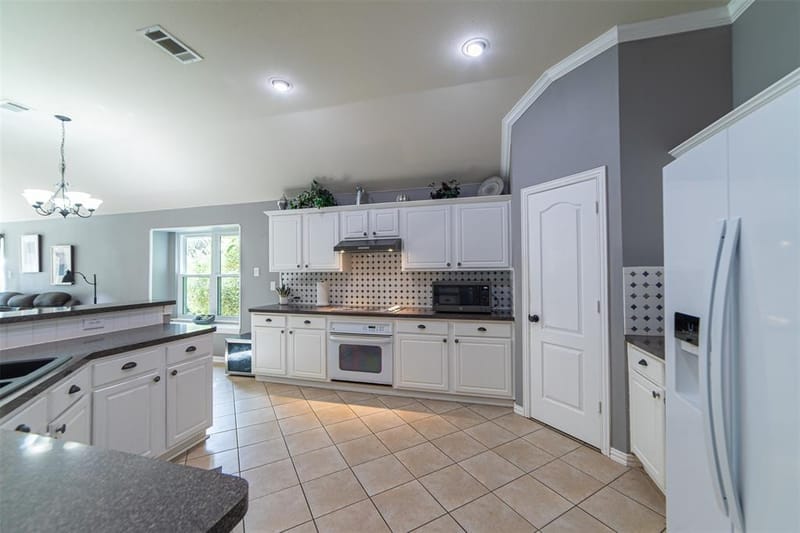 1706 Hollow Creek Court, Garland TX 75040 - Photo 16