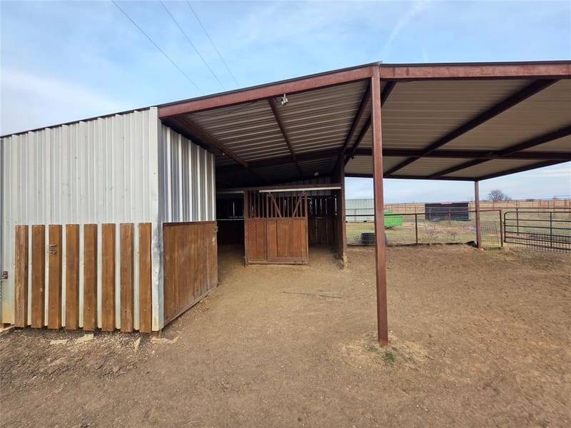 8928 County Road 1232, Godley TX 76044 - Photo 33