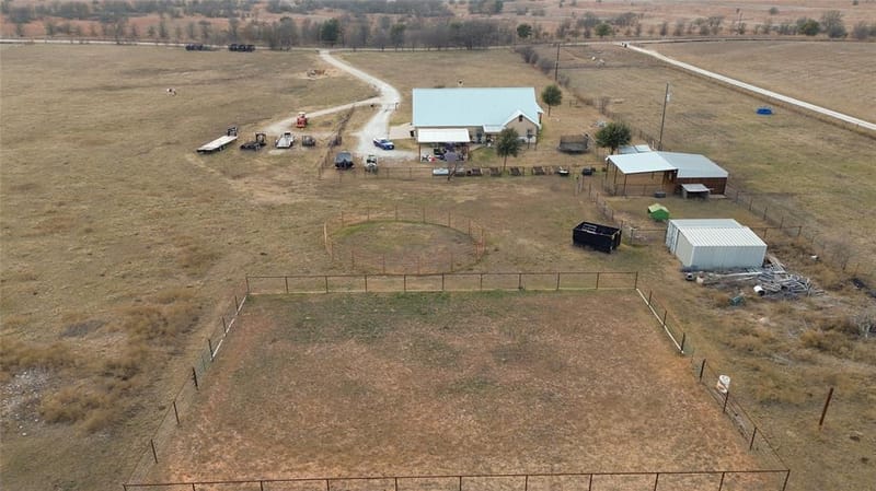 8928 County Road 1232, Godley TX 76044 - Photo 4
