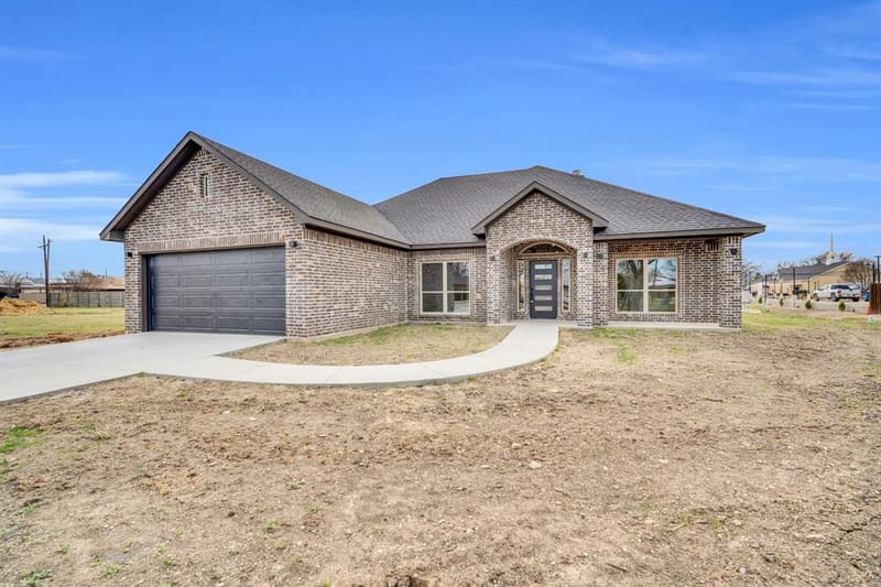203 W Denton Street, Palmer TX 75152