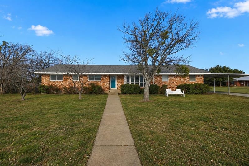 107 N 7th Street, Krum TX 76249