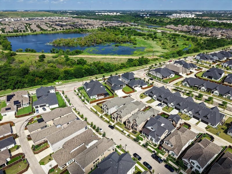 1429 Cypress Thorn Drive, Arlington TX 76005 - Photo 2