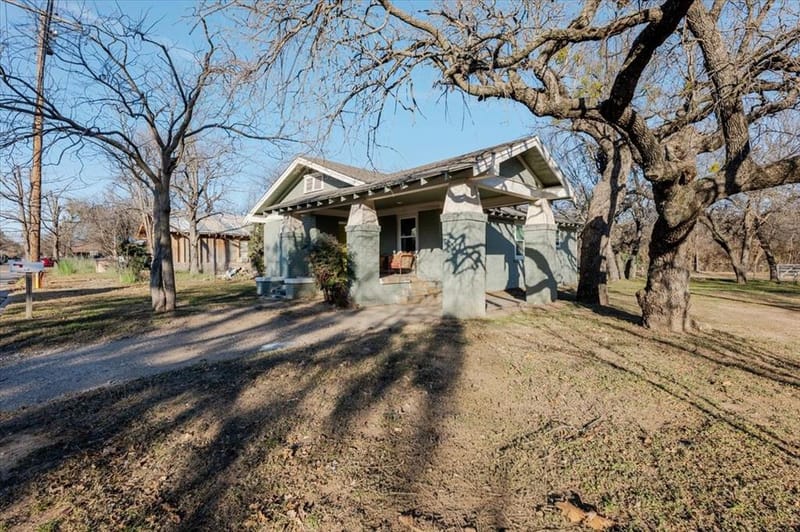 1302 NW 3rd Avenue, Mineral Wells TX 76067 - Photo 2